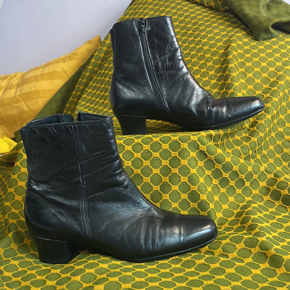*BOGO Munro American Low Heel Ankle Boots Black Leather Women’s 6.5